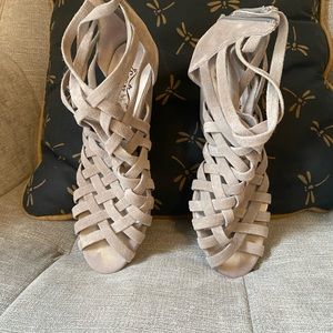 Jeffery Campbell, gray heal. 6.5